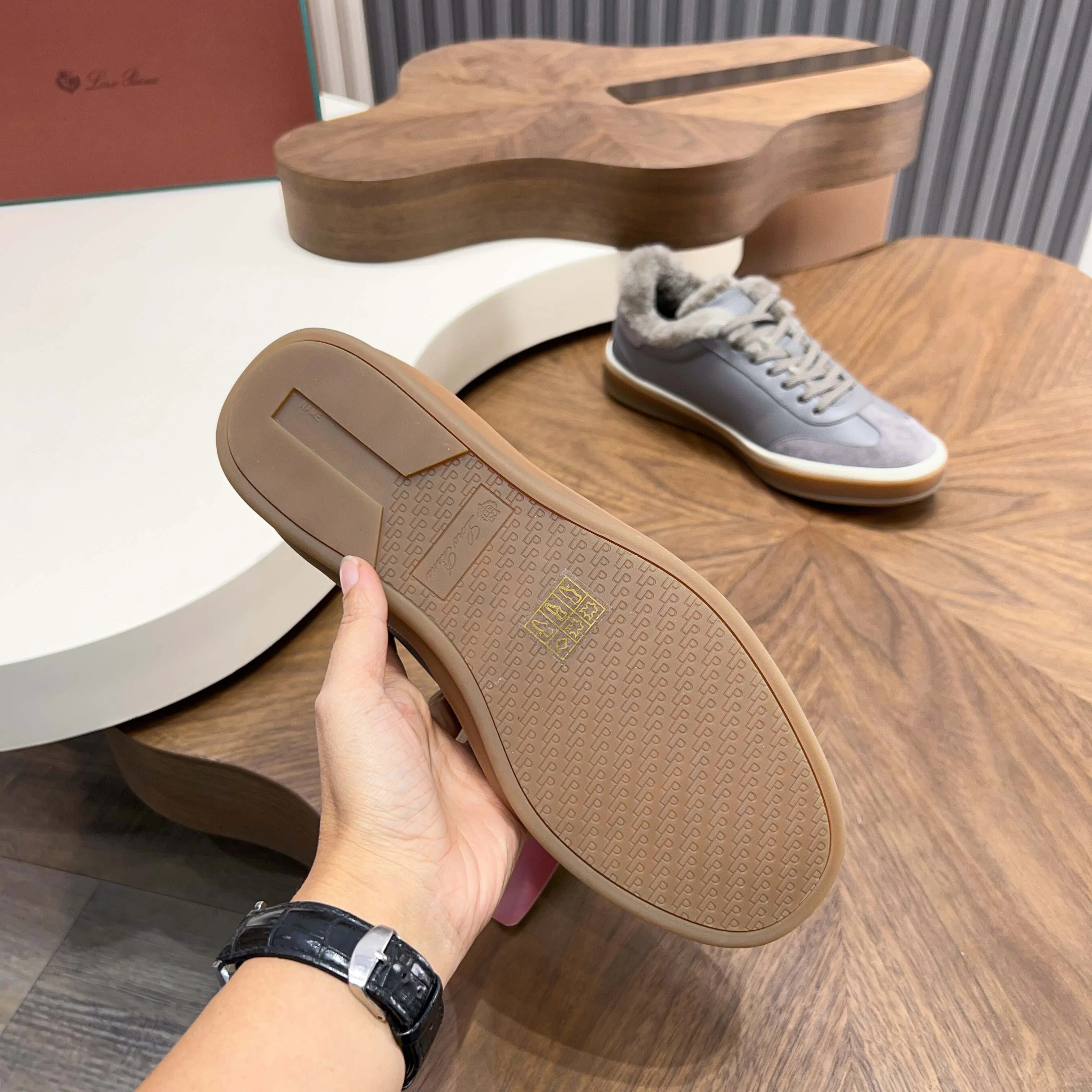💰740 Loro Piana - Classic casual wool shoes, men's lace-up casual shoes and sneakers, high-quality lightweight and comfortable fabrics, suitable for outdoor leisure, the color is young and energetic, and it looks great with sportswear or casual suits! Code number: 39-44 (45, 46, can be customized)